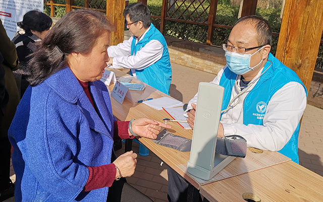 【学雷锋日】爱体育官网,爱体育（中国）举办“爱满京城，牵手智慧家医”志愿服务活动(图5)